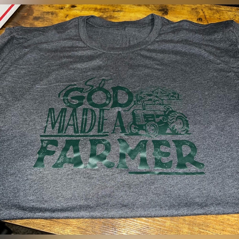 Women’s t-shirt size 4x Bella canvas “so god made a farmer” NWOT